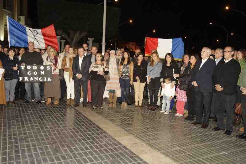 Melilla muestra su repulsa hacia los atentados de París y se une contra el terrorismo yihadista