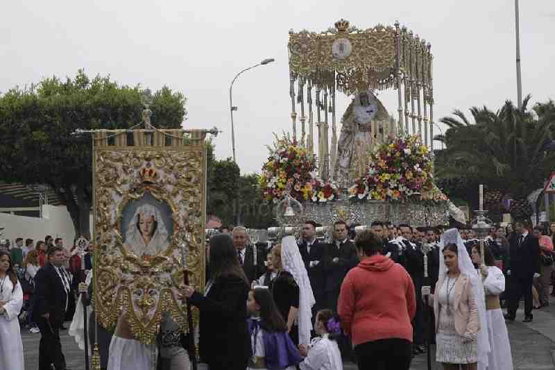 Melilla culmina su Semana Santa con el encuentro entre el Cristo Resucitado y la Virgen del Rocío