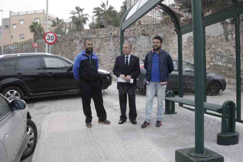 Instalada una nueva marquesina para esperar la COA en la Cañada de Hidum