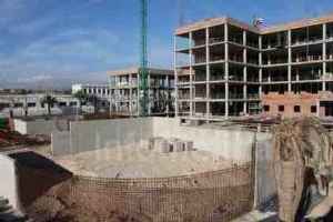 El PSOE asegura que la paralización de las obras del Hospital Universitario va a costar más que el modificado