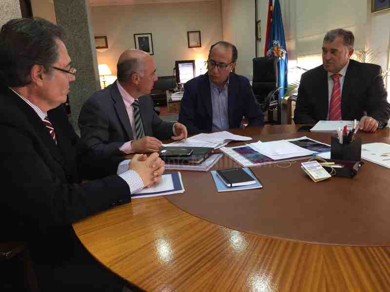 El Delegado del Gobierno mantiene una reunión de trabajo con el Director del INGESA, Díaz Melguizo