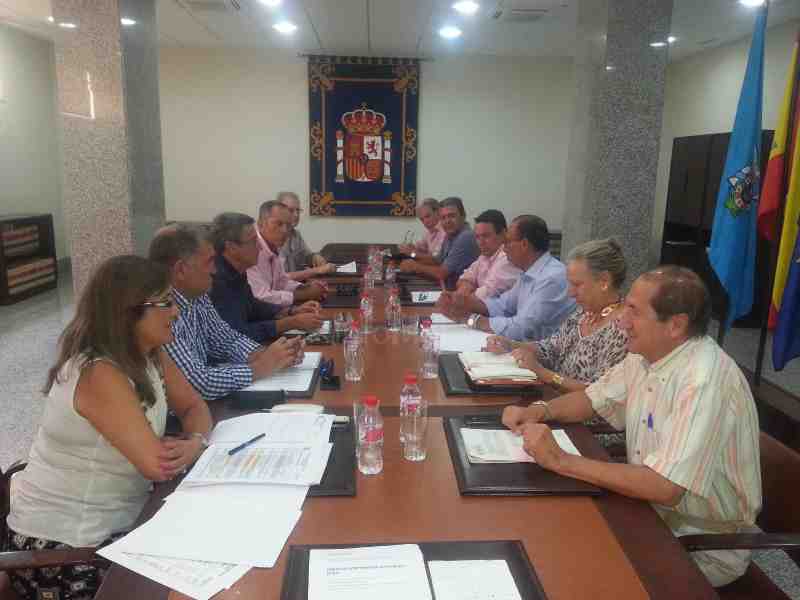 El Delegado del Gobierno se reúne con los directores provinciales para analizar los PGE 2016