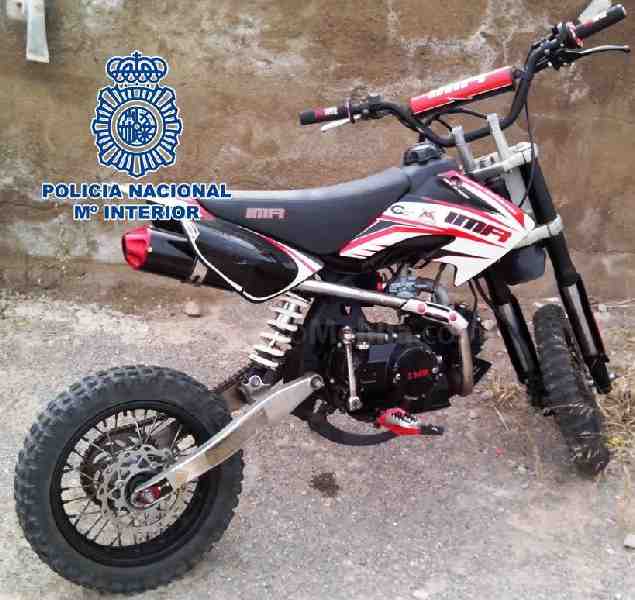 Detenidos cinco individuos, cuatro de ellos menores, tras el robo con fuerza de una motocicleta