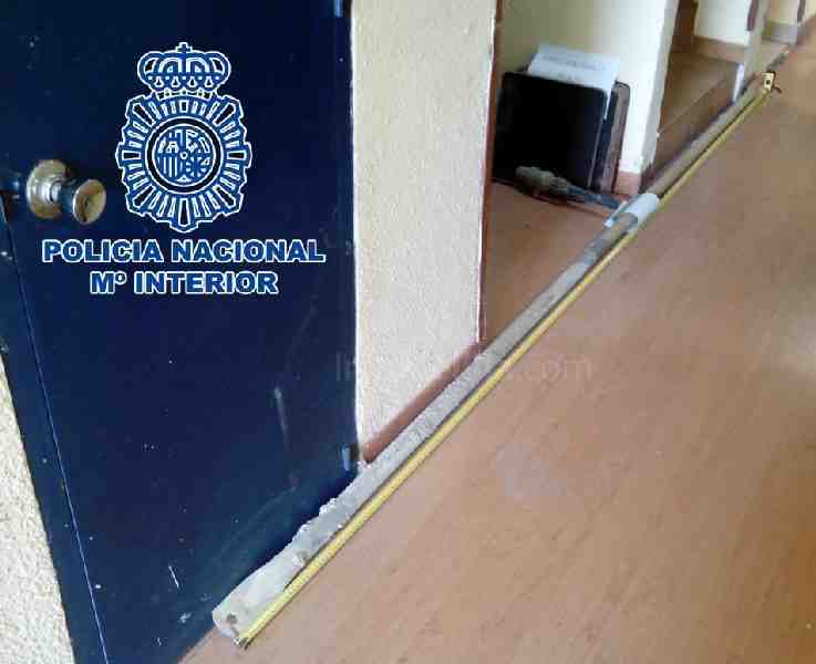 La Policía Nacional detiene a tres individuos con antecedentes por delitos contra la propiedad