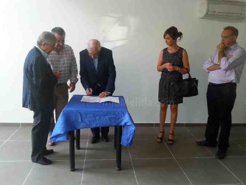 Momento de la firma del acta de receptación