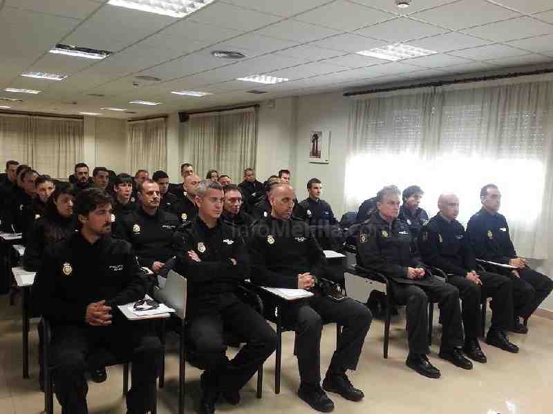 El delegado del Gobierno vuelve a expresar su respaldo a los policías destinados en la frontera