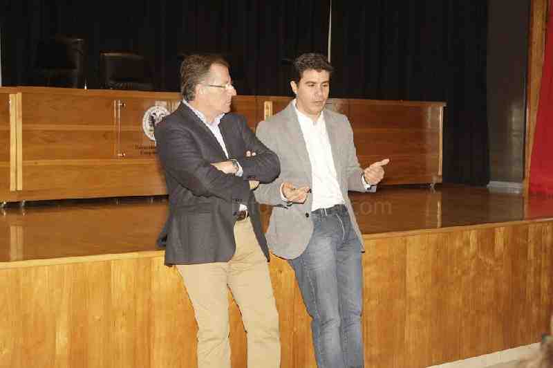El diputado por Ciudadanos en el Parlamento de Andalucía, Sergio Romero, junto a Eduardo de Castro