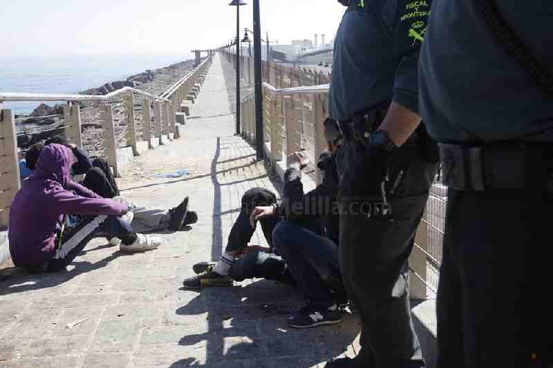 Operativo policial en Melilla para evitar que menores extranjeros no acompañados viajen de polizones