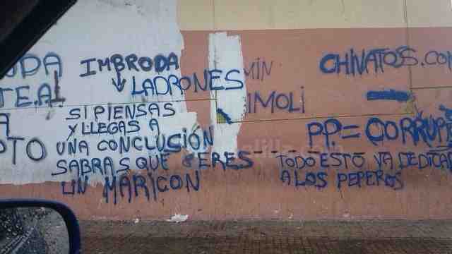 Imbroda lleva ante el juzgado unas pintadas aparecidas en la Cañada contra él y su familia