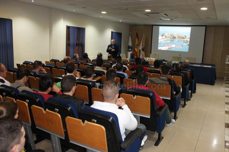 Francisco López, Director del CEDIFA, informa a los entrenadores melillenses sobre las nuevas titulaciones