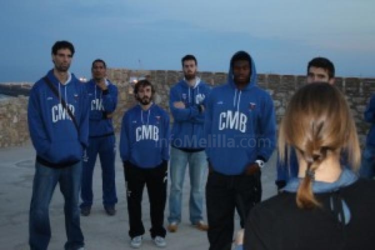 Melilla Baloncesto: Gracias a "Melilla Turismo" la primera plantilla visita el Fuerte de Victoria Grande