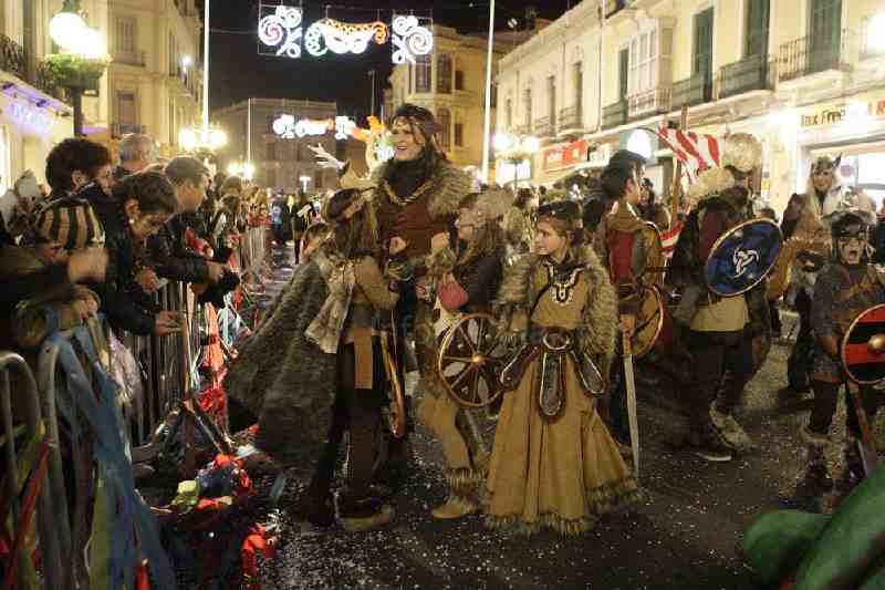 Una espectacular cabalgata pone el broche de oro al Carnaval de Melilla 2015