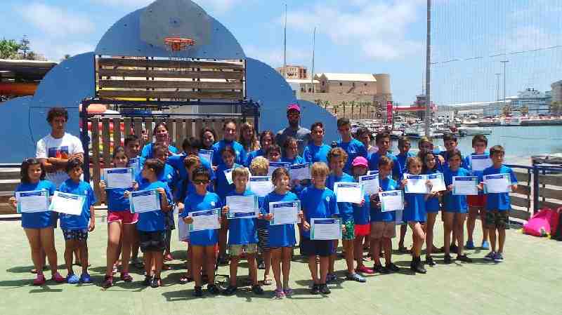 Éxito de la primera semana de actividades de los cursos de verano del Club Marítimo que combinan deporte, diversión y convivencia