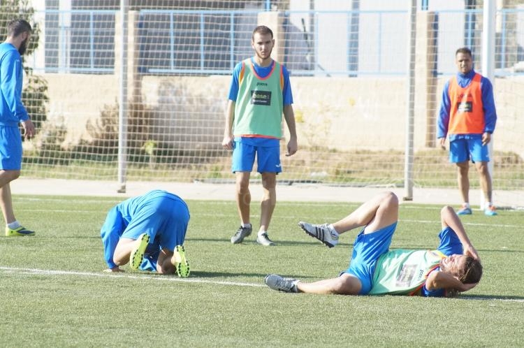 La U.D. Melilla vuelve a los entrenamientos con una doble sesión