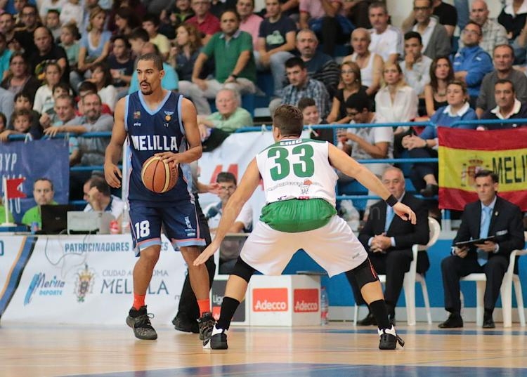 El nefasto bagaje del tiro exterior machaca a un Melilla Baloncesto que nunca pudo con un buen Amics Castelló (70-76)