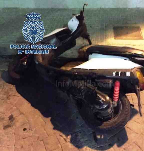 La Policía Nacional detiene a un joven por menudeo de estupefacientes que fue sorprendido conduciendo un ciclomotor de forma temeraria