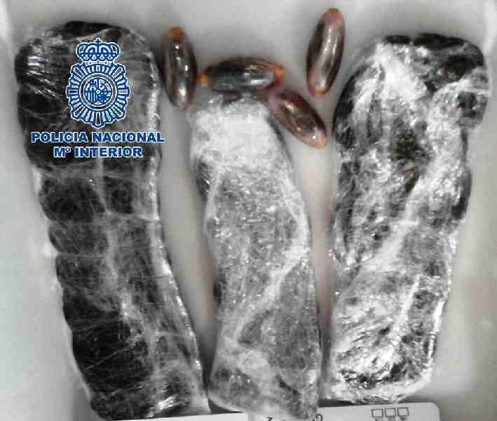 La Policía Nacional detiene a un joven con 7 tabletas de hachís ocultas a las piernas