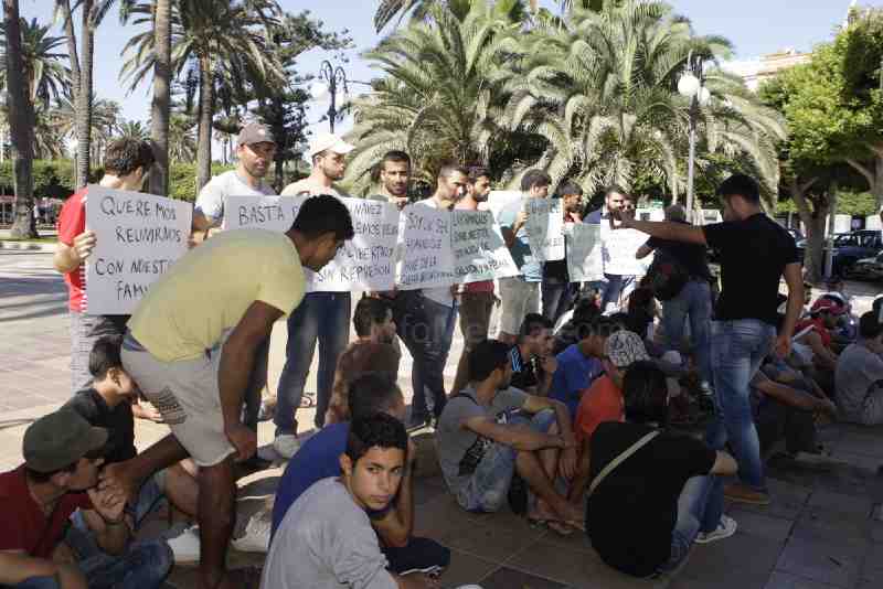 Unos 80 sirios piden en Melilla su "salida inmediata" hacia Europa