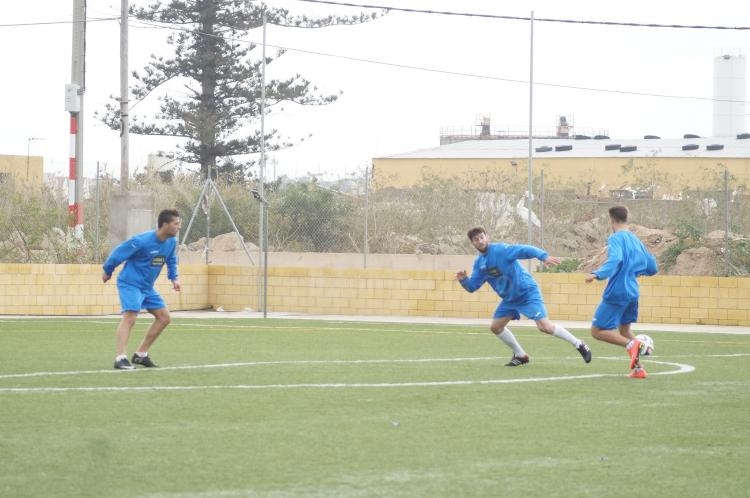 La U.D. Melilla se ejercita en La Cañada
