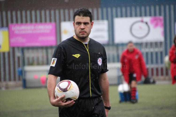 El colegiado del partido, González Hernández