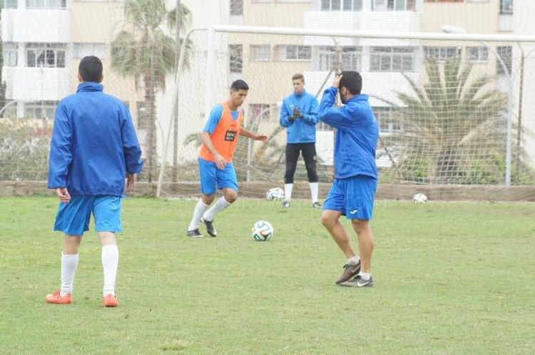 Unión Deportiva Melilla: La plantilla repartirá invitaciones en las empresas colaboradoras