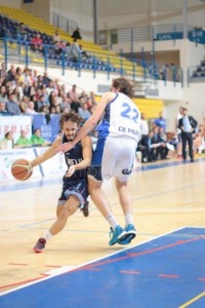 Triunfo sólido de Melilla Baloncesto ante CB Prat (76-53)
