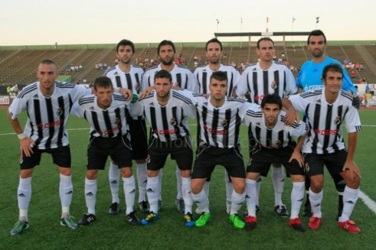 La Real Balompédica Linense, rival azulino para la matinal dominical