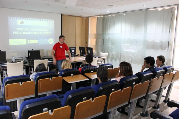 Los alumnos de la UGR conocen el funcionamiento de la Escuela de Iniciación Deportiva