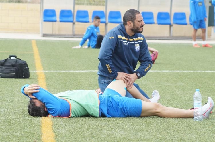 La U.D. Melilla se adapta al césped artificial