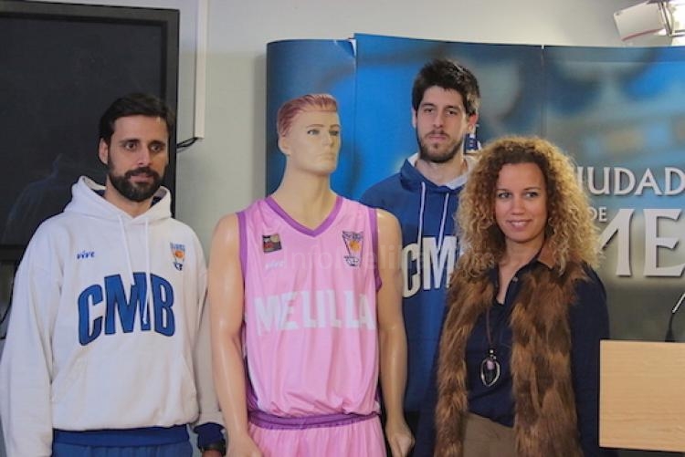 El Club Melilla Baloncesto presenta una equipación rosa con motivo del Día Internacional contra la Violencia de Género