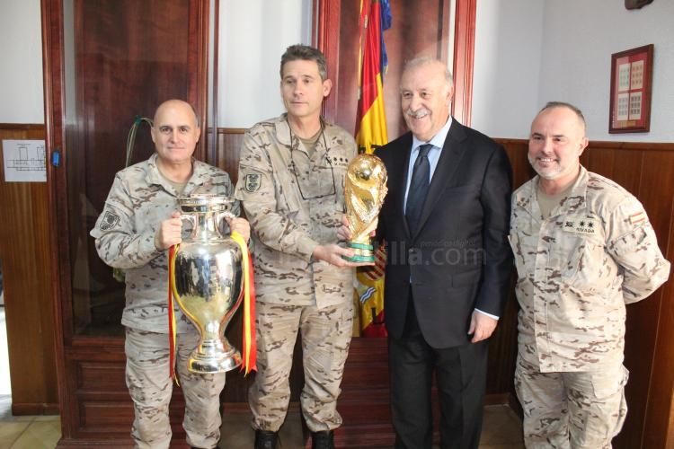 Vicente Del Bosque levanta pasiones en su visita a Melilla