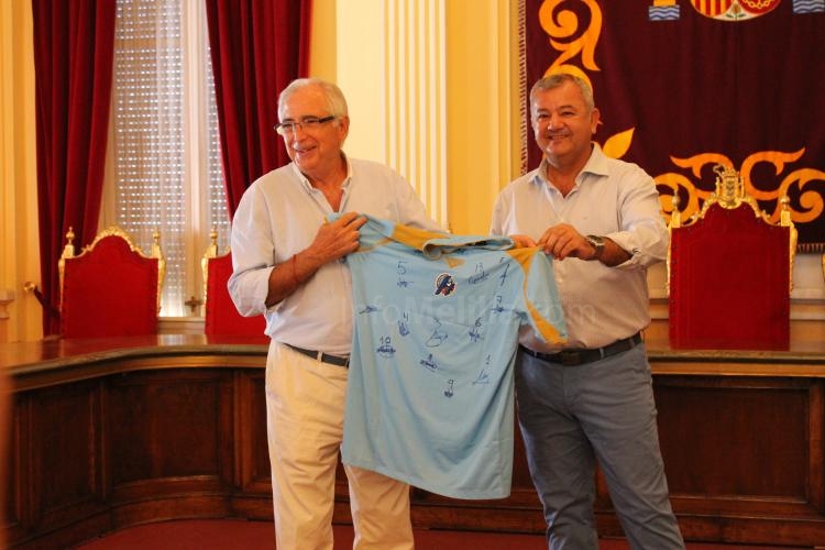 La Ciudad recibe en el Salón Dorado a los campeones de España de fútbol playa juvenil