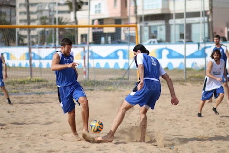 Melilla Baloncesto: Fútbol Playa para comenzar una larga semana de trabajo