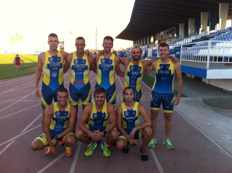 Atletas del Cub Atlético Melilla en el Skoda Triatlon de Málaga