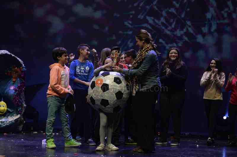 Alba García, elegida Reina Infantil del Carnaval 2015 en un Kursaal abarrotado de diversión