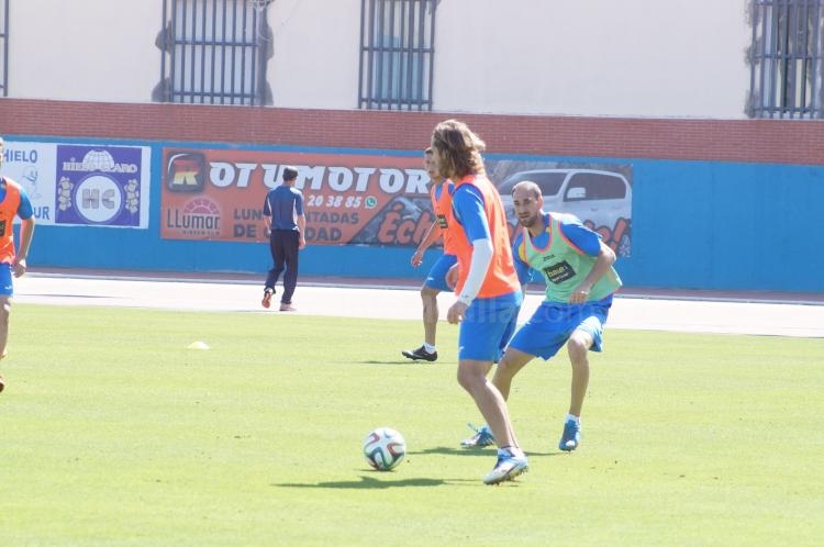 Unión Deportiva Melila: Manolo se reincorpora al grupo