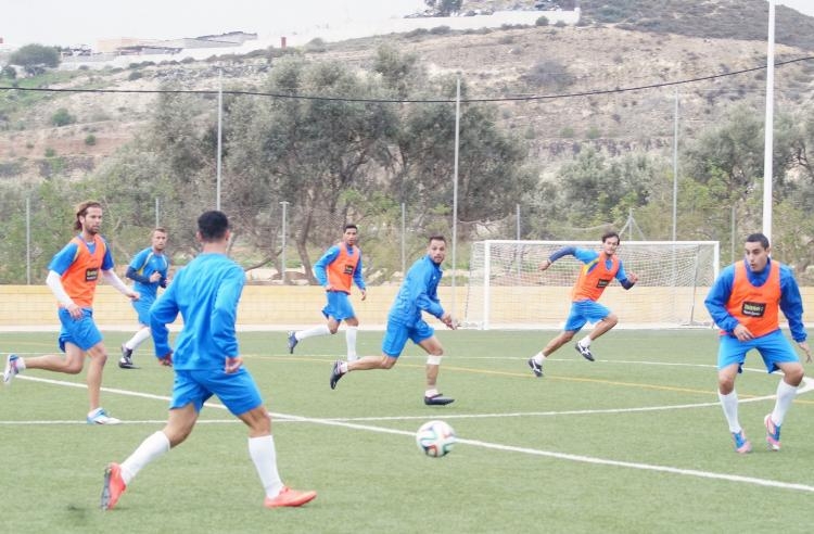 La U.D. Melilla se ejercita en La Cañada