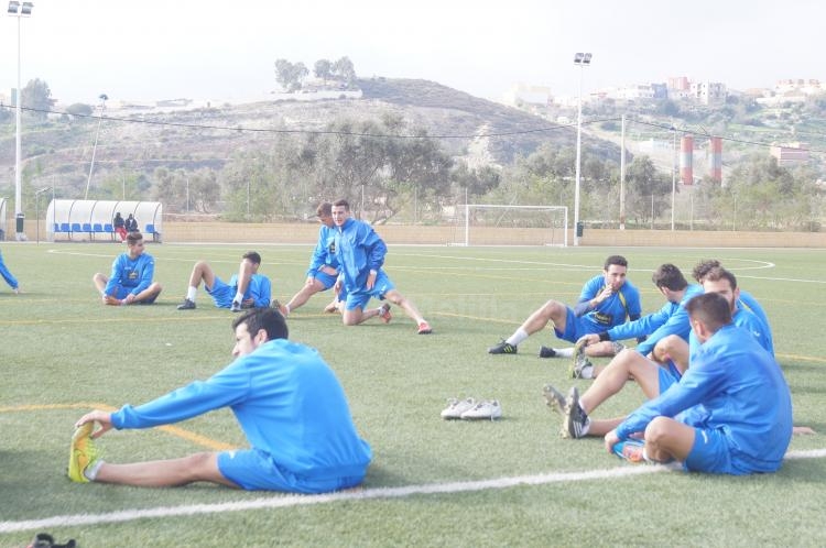 Unión Deportiva Melilla: Sesión liviana en el campo de La Cañada