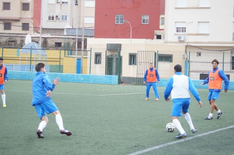 La U.D. Melilla hace frente al temporal en La Espiguera