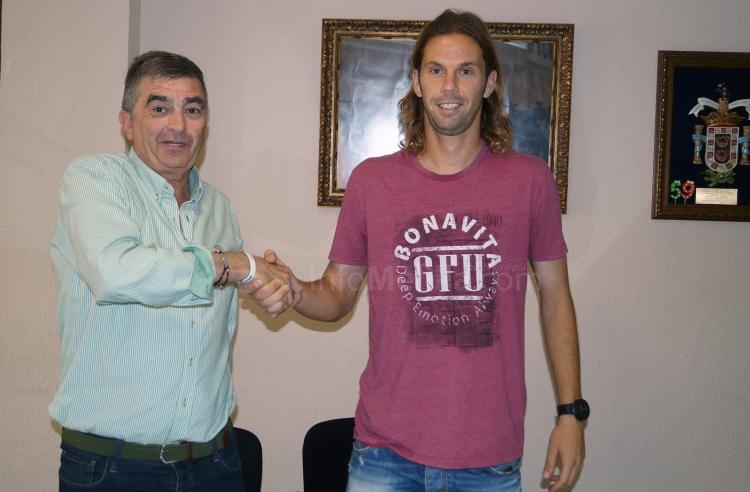 David Sánchez renueva por dos temporadas con la U.D. Melilla
