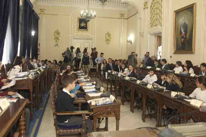 Los niños melillenses protagonizan un Pleno Infantil en el Día Universal del Niño