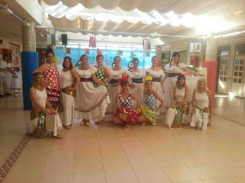 El Enrique Soler clausura el curso con un gran festival sobre los bailes del mundo
