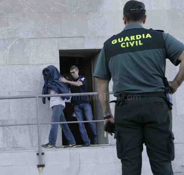 Prisión provisional sin fianza para los dos policías acusados de abusos sexuales a un menor