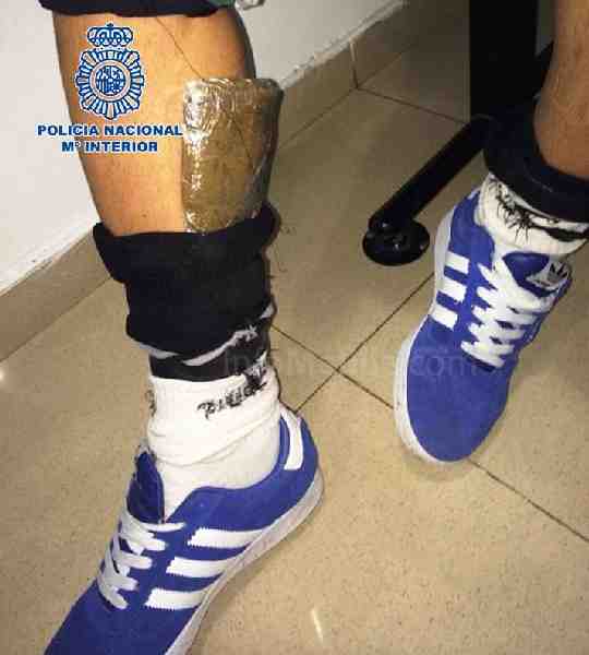 Detenido un joven un joven en la Estación Marítima con que llevaba 20 tabletas de hachís ocultas debajo del pantalón