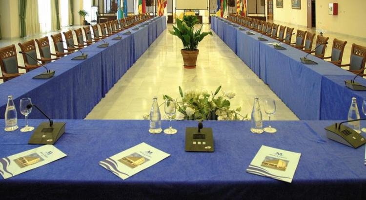 Salón preparado para reuniones