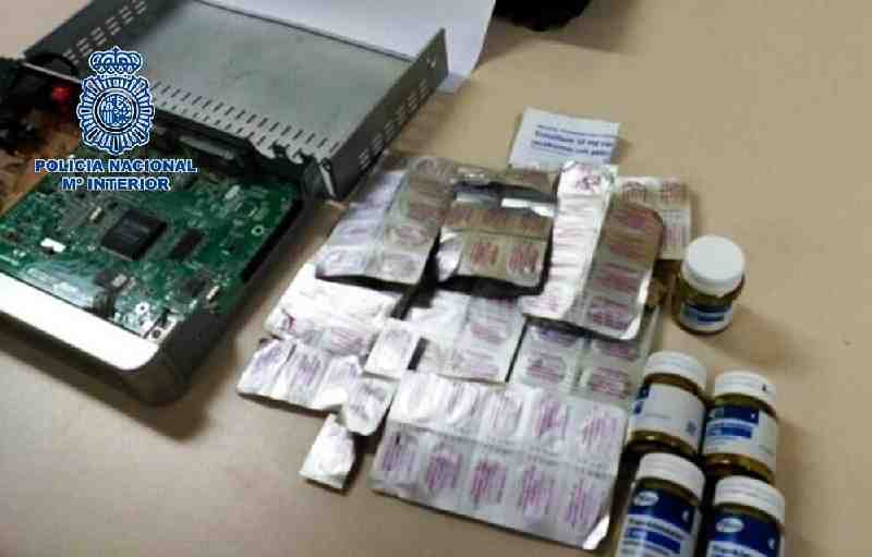 La Policía Nacional detiene a un individuo con cerca de 300 pastillas de droga ocultas en un aparato de TDT
