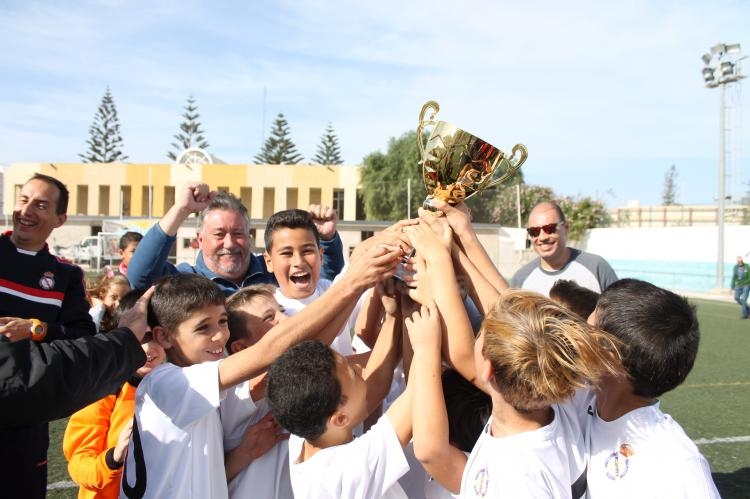 Fútbol Base: La Peña Real Madrid se lleva las dos copas de la categoría alevín
