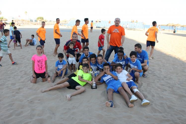 La Peña Real Madrid, campeón alevín de fútbol playa al imponerse en la final al Rusadir CF por 6-3