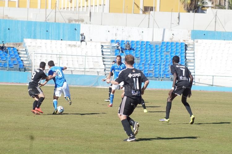 La U.D. Melilla roza la perfección ante un Linense al que barrió sobre el terreno de juego (5-1)