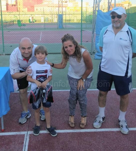 Excelente ambiente deportivo en el Final de Curso de la Escuela de Tenis de la Federación